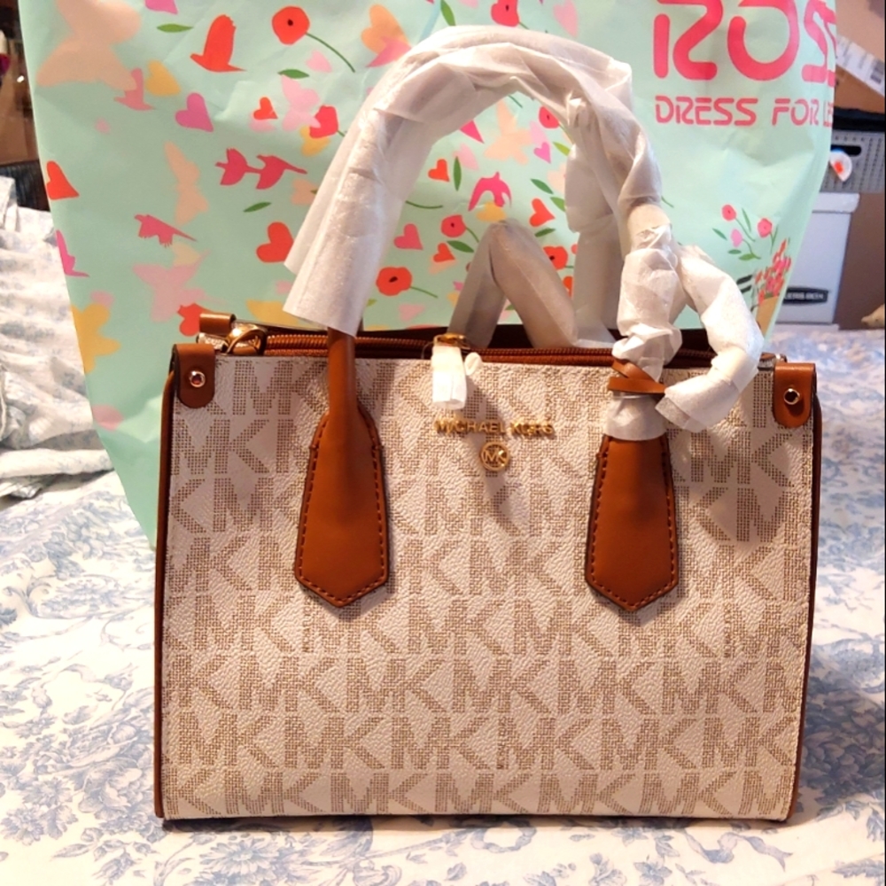 NWT Michael Kors MAPLE Crossbody Bag
